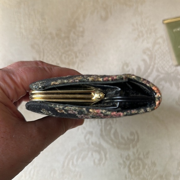 Baronet Fifth Avenue Fine Leathergoods vintage tapestry and leather wallet - Picture 10 of 14